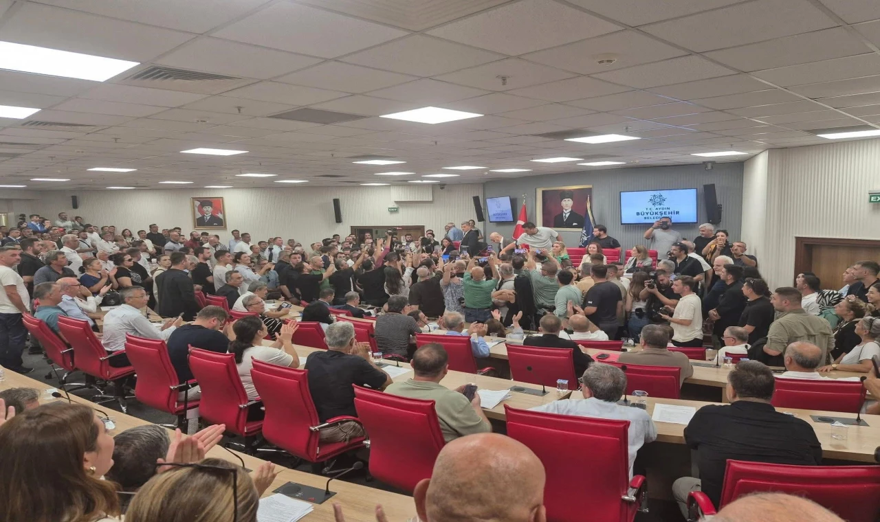 AK Parti çoğunluğunu sağlayamayan Çerçioğlu Meclis’ten de topukladı