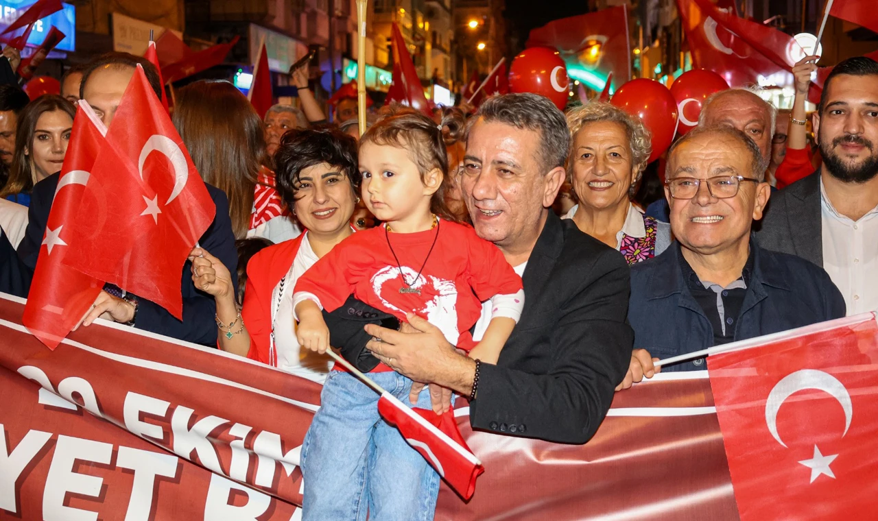 Efeler halkı Cumhuriyet Yürüyüşü’nde buluştu…