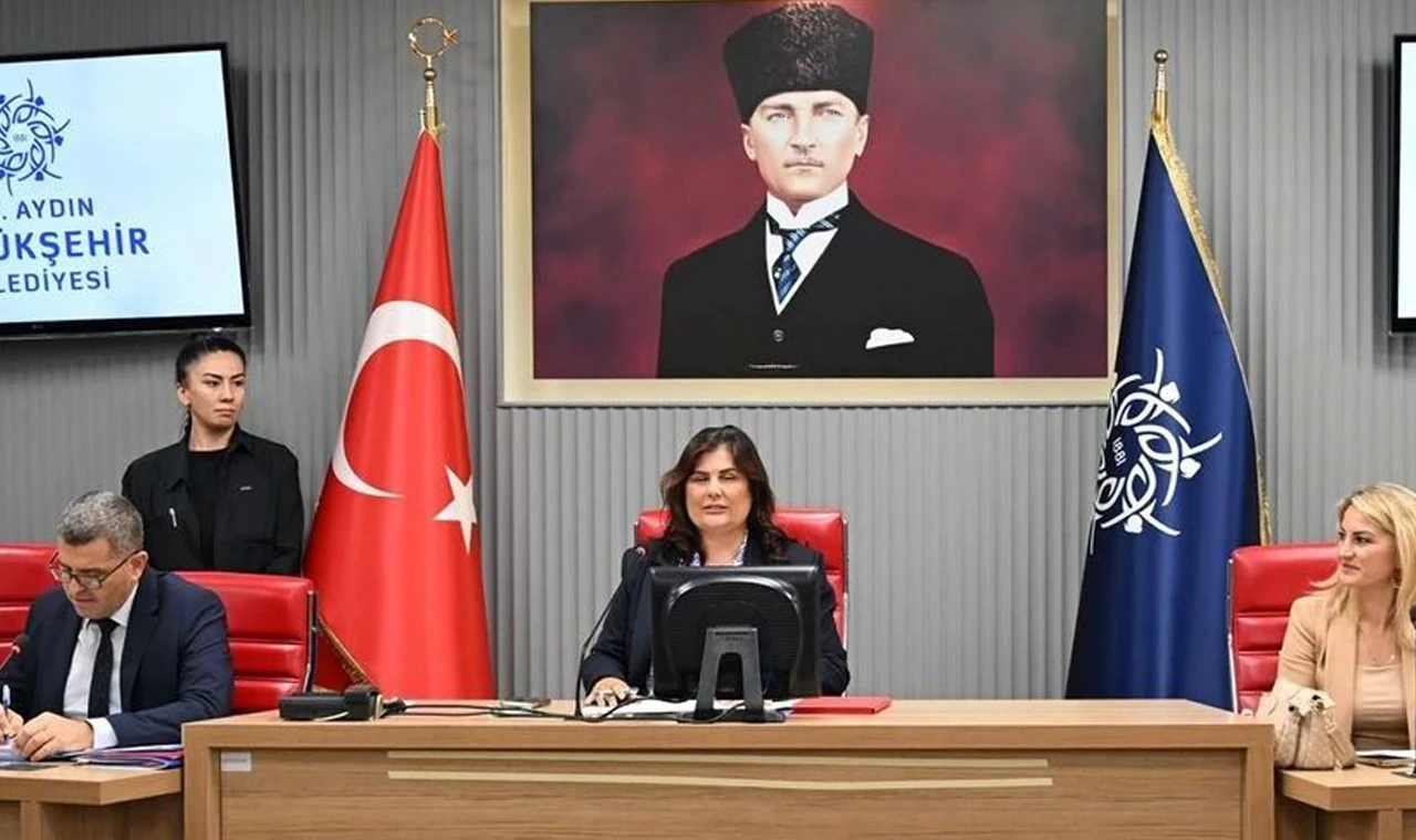 Özlem Çerçioğlu, konu halk sağlığı olunca sorumluluktan kaçıyor