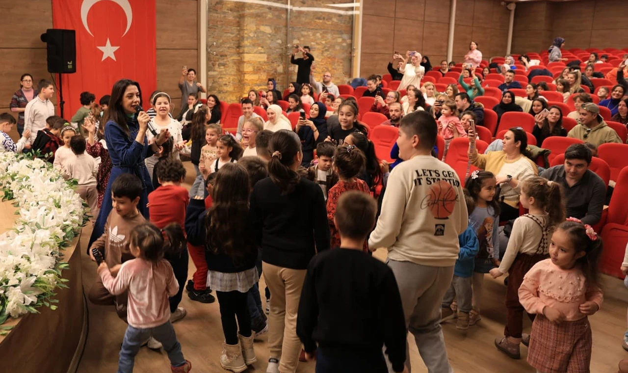 Başkan Yetişkin çocukları tiyatro ile buluşturuyor