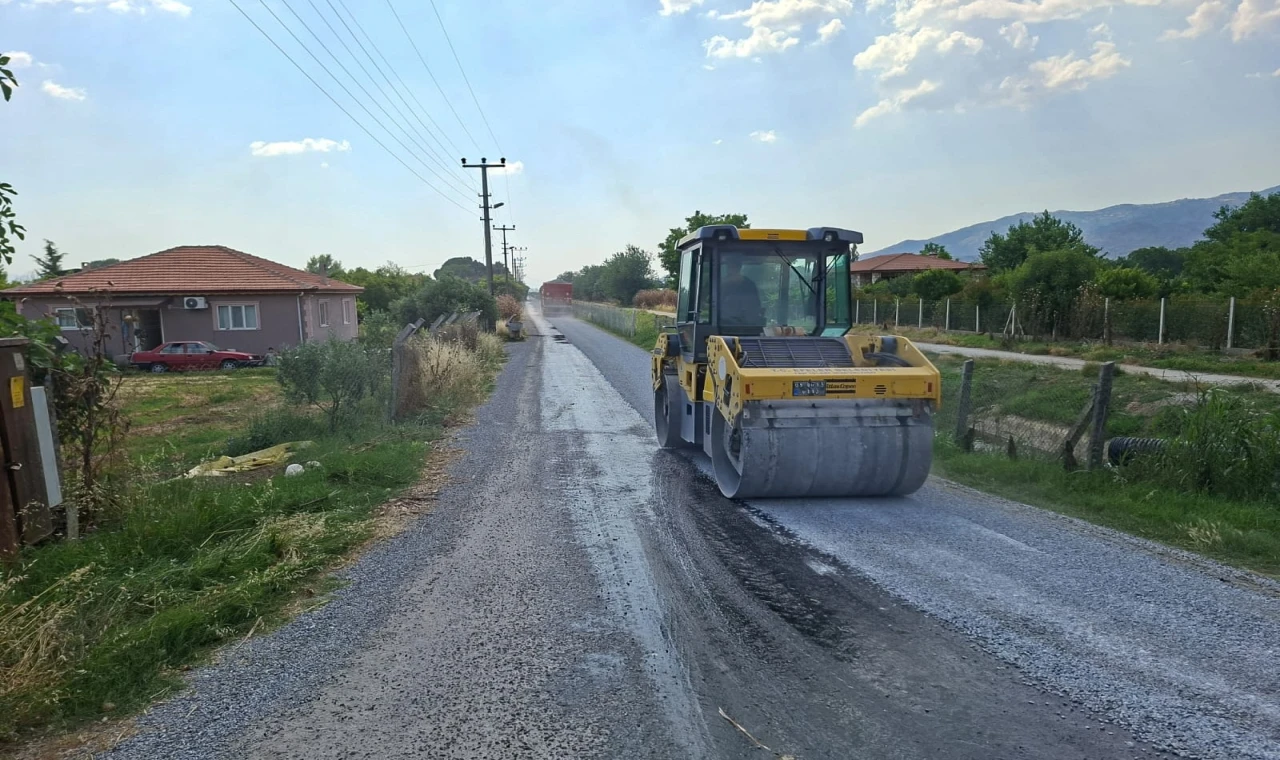Efeler'de yol hamlesi... Asfalt çalışmaları hız kazandı...