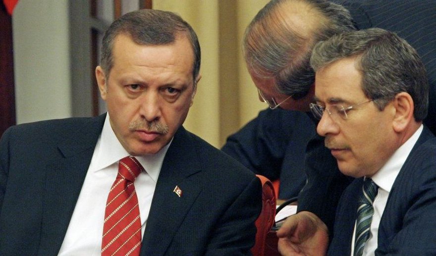 Abdüllatif Şener AK Parti'yi topa tuttu..