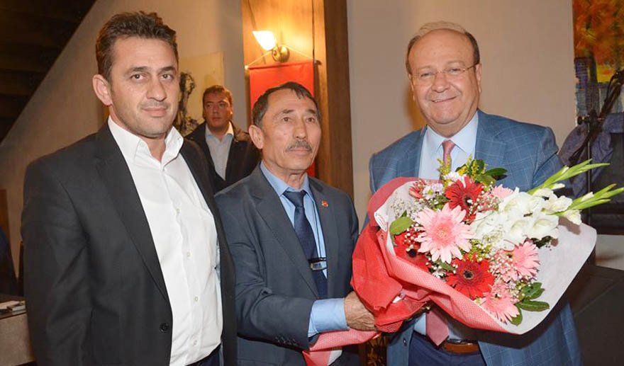 Başkan Özakcan muhtarları unutmadı…