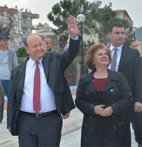 EFELER BELEDİYESİ’NDEN YOL HAMLESİ...