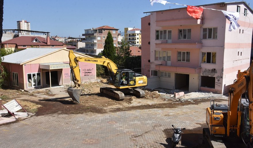 Hastane yıkıldı, okul nerede?