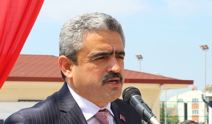 İYİ Parti Adayı Özcan’ı topa tuttu..