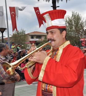 ONLAR NAZİLLİ’NİN MEDARI İFTARI