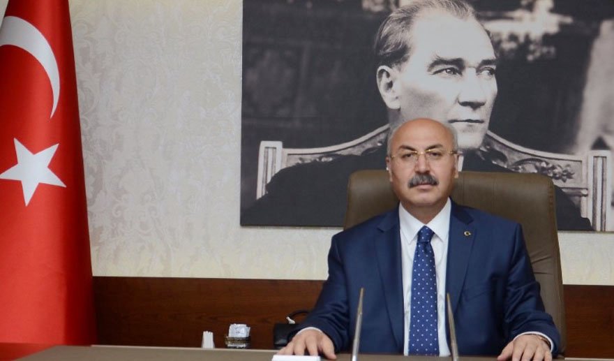 Vali Köşger: “Cumhuriyet yeniden doğmanın tarihidir.”