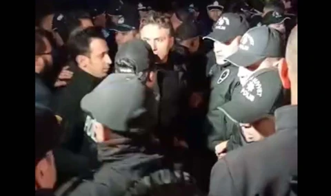 Kuşadası’nda demokrasi bekçilerine biber gazlı müdahale