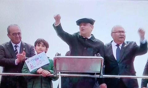 Özgür Özel Kuşadası’nda; “Ömer Günel’e yapılan operasyon ‘topuklayan efe’nin transferinin bedelidir.”