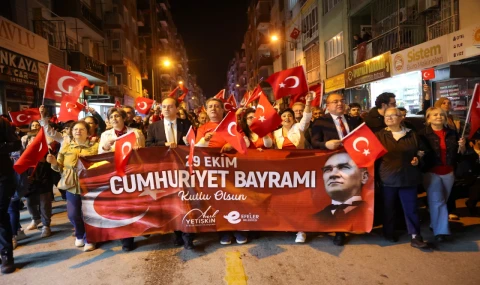 Efeler'de coşkulu Cumhuriyet yürüyüşü...