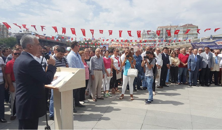 Adı anons edilmeyince töreni terk etti…