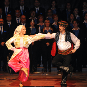 ATATÜRK ŞARKILARLA ANILDI