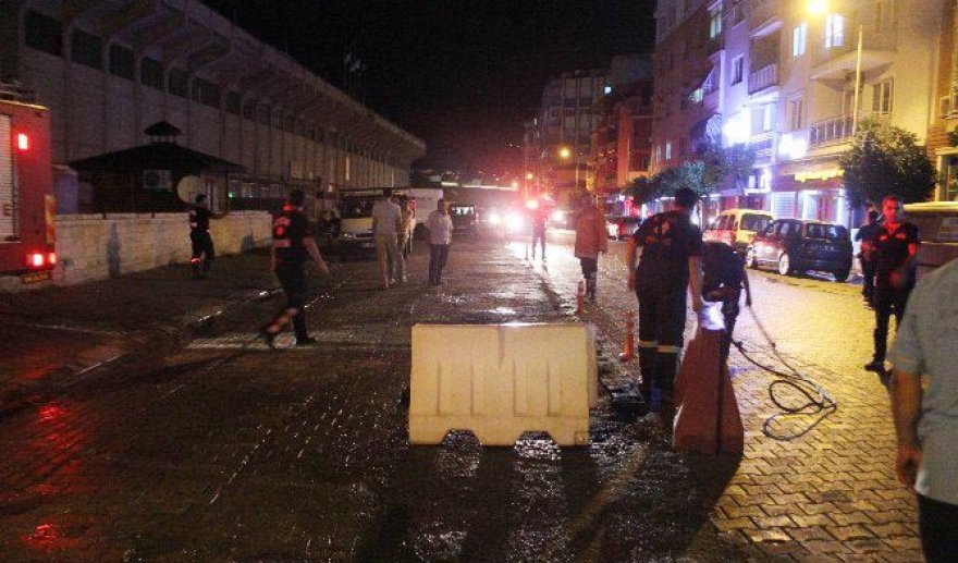 Aydın’da doğalgaz çalışması yapılan yol çöktü…