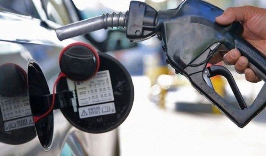 Benzine 24 saat geçmeden yeni zam..