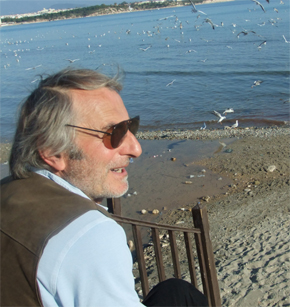 BU İNSAN AYAKTA ALKIŞLANIR... 