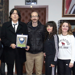 BÜYÜKŞEHİR TİYATROSUNA PLAKET