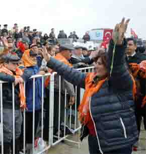 ÇERÇİOĞLU’NA SEVGİ SEL OLDU AKTI..