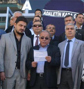 CHP’DEN SİYAH ÇELENK