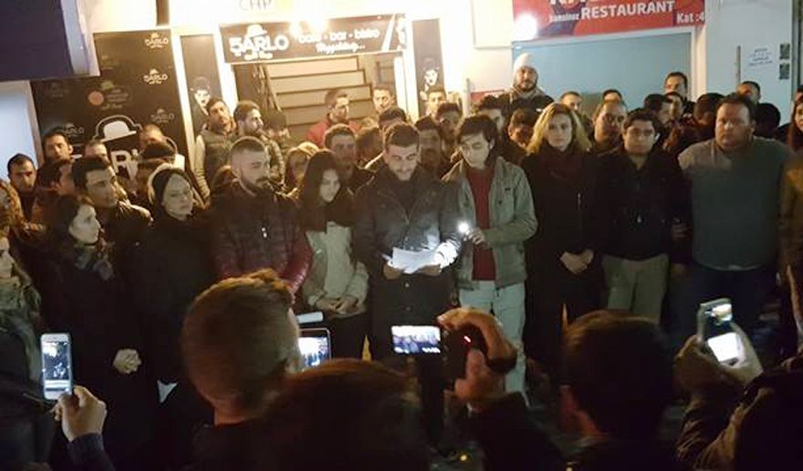 CHP’li gençlerden “Disiplin” protestosu…