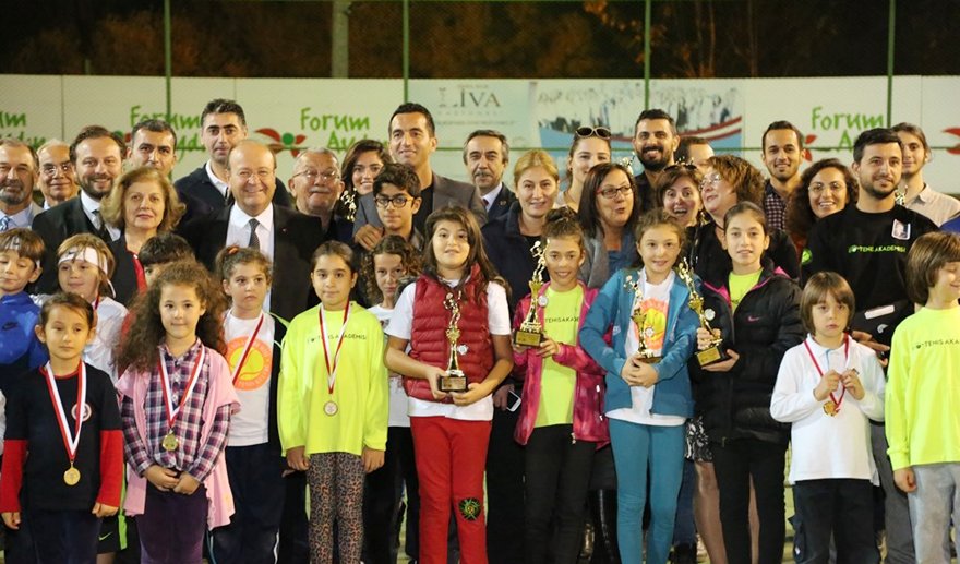 Cumhuriyet Tenis Turnuvası ödülleri verildi…