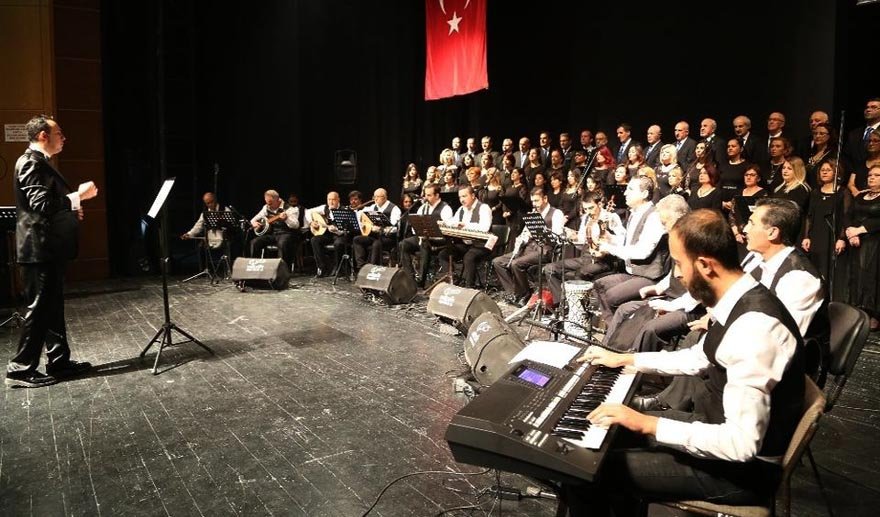 Efeler Belediyesi THM korosu mest etti...