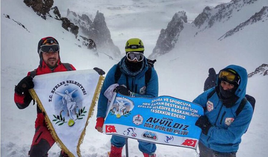 Efeler’in flaması Erciyes’in zirvesinde..