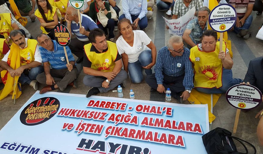 Eğitim-Sen’den Aydın’da oturma eylemi…
