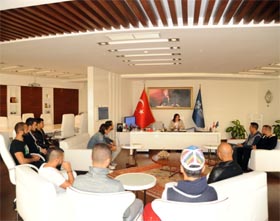 GALİBİYET HEDİYE ETTİLER