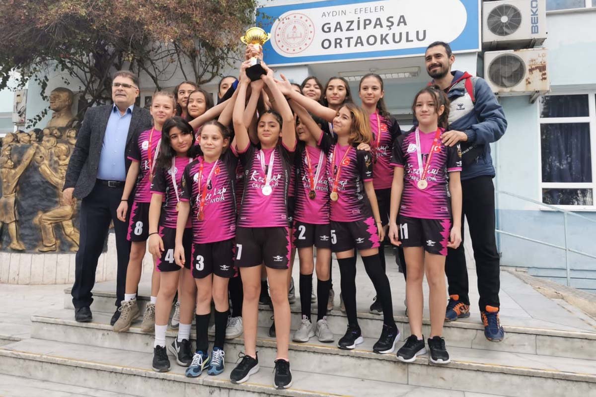 Gazipaşa Ortaokulu hentbolda Aydın şampiyonu oldu