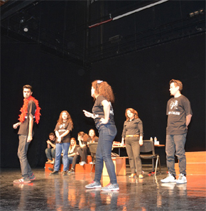 “İBRET-İ ALEM” SALONA SIĞMADI..