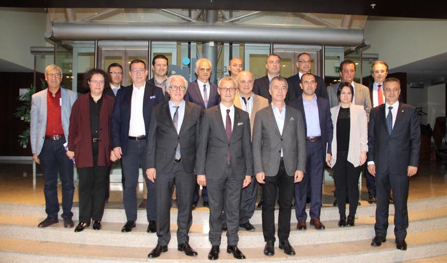 İhracatçı gündemin ekonomi olmasını istiyor...