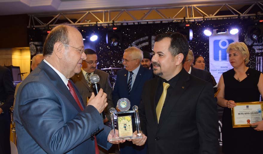 İMO’dan Başkan Özakcan’a başarı plaketi..