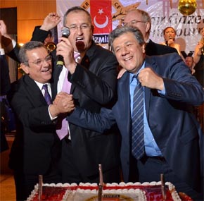 İZMİRLİ GAZETECİLER KUŞADASINDA 