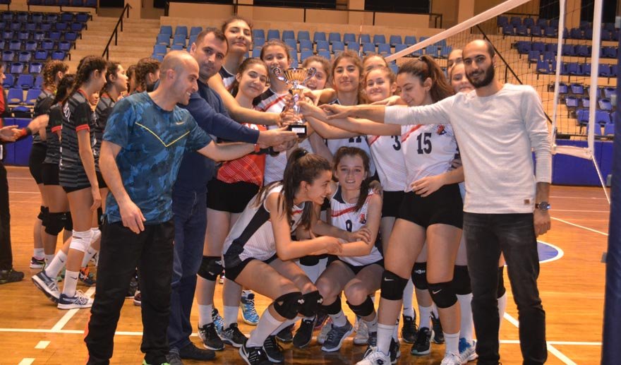 Küçük Kızlar Voleybol İl Birincisi belirlendi..