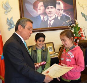 KUŞADASI’NDA 23 NİSAN KUTLAMALARI