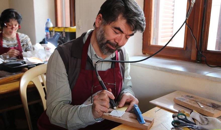 Metale hayat veriyorlar...