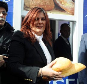 NAZİLLİ’DE HALK EKMEK SATIŞI BAŞLADI