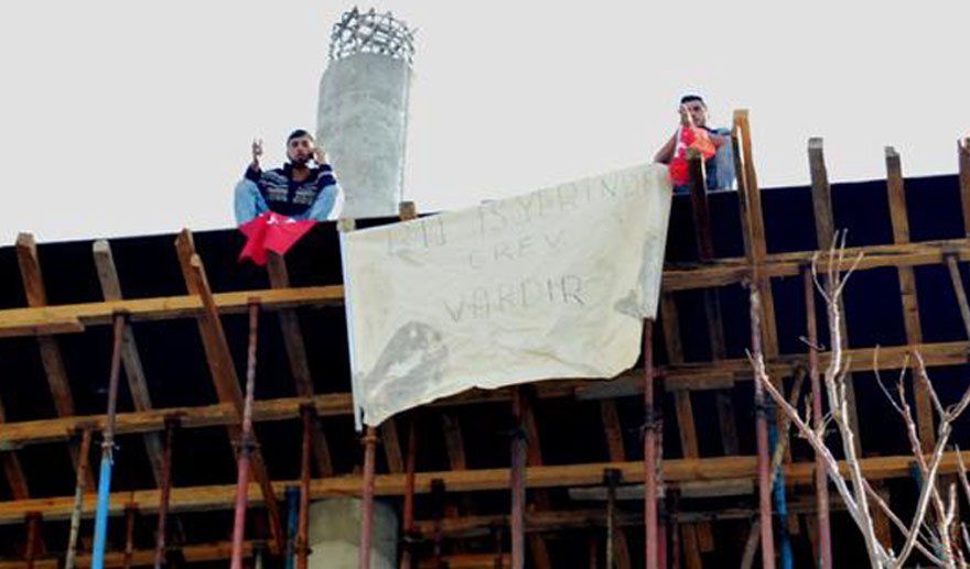 Vakıflar inşaatında işçiler eylem yaptı…